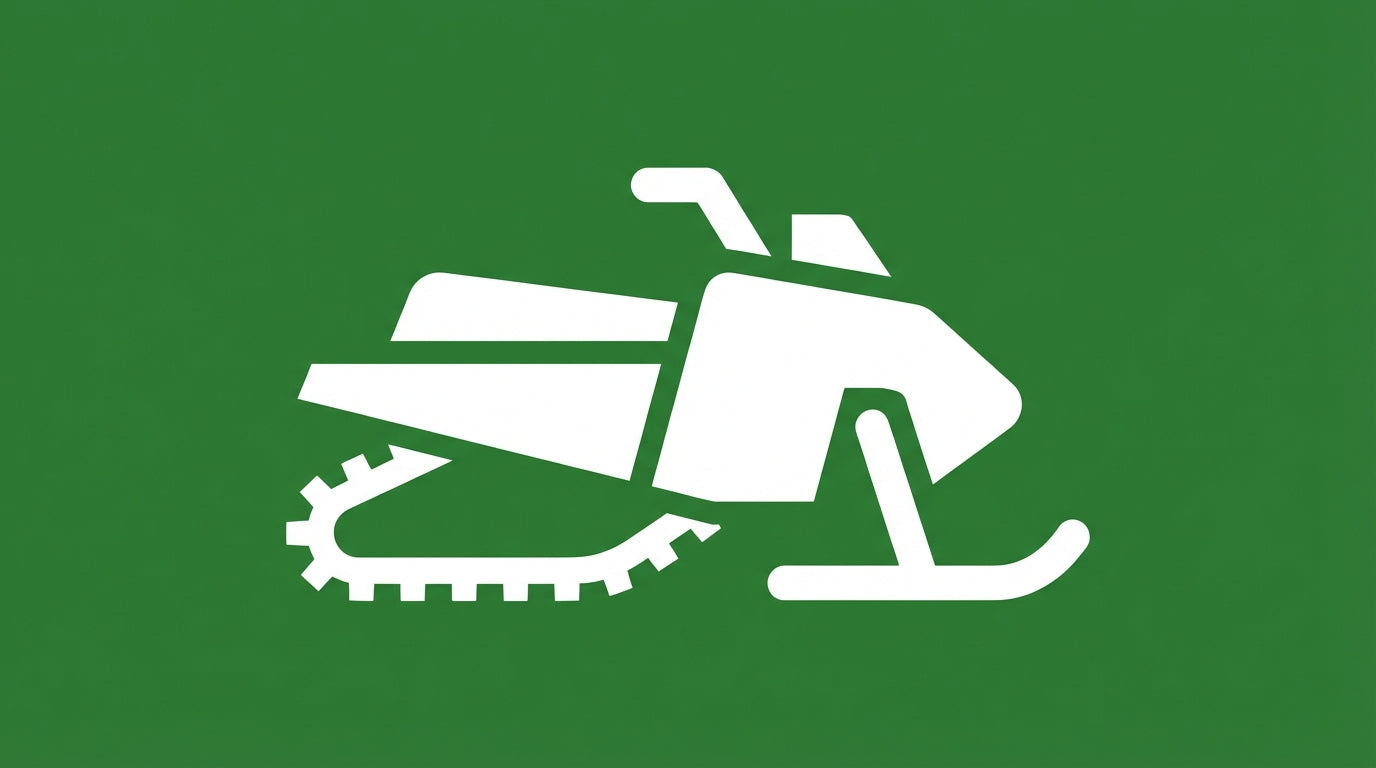 Pictogramme de motoneige sur fond vert forêt représentant la signalisation des sentiers hivernaux