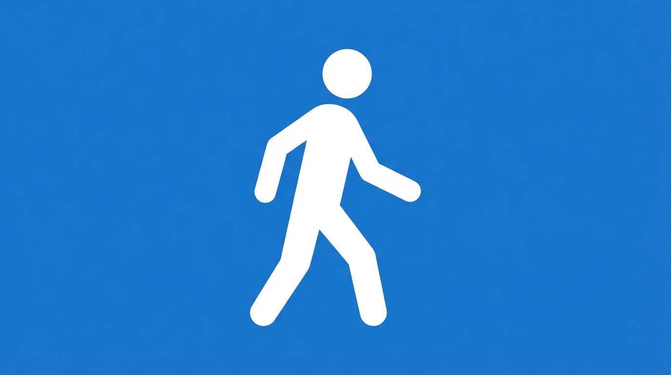Pictogramme de piéton sur fond bleu représentant la signalétique de sécurité pour les piétons dans les stationnements